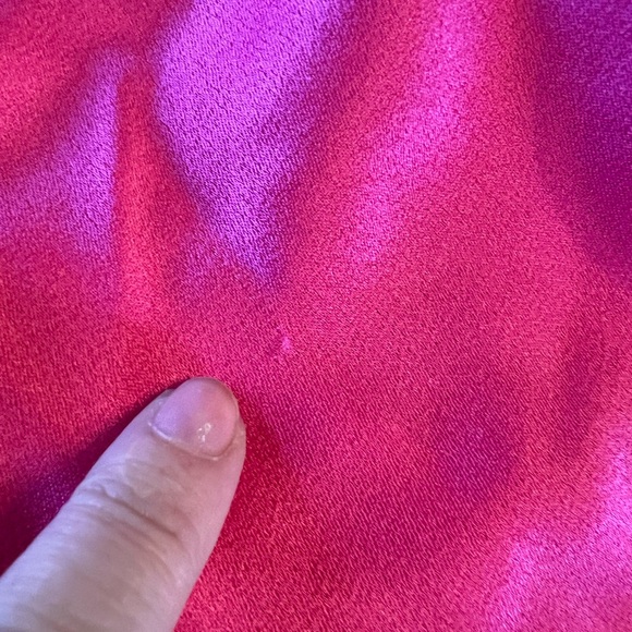 NWOT ALICE + OLIVIA Mara Pink Satin Shorts - Picture 13 of 13